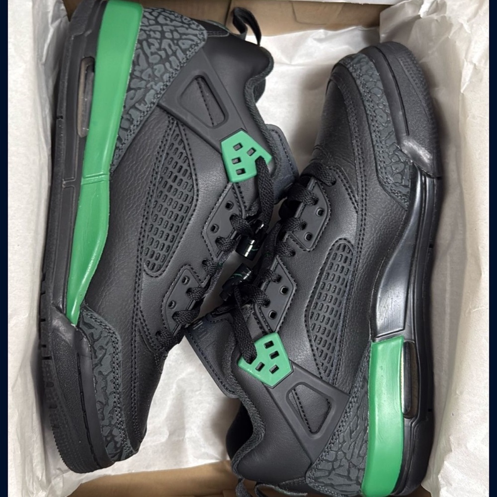 Black and Green Jordan Spizike Sneakers with Retro Design